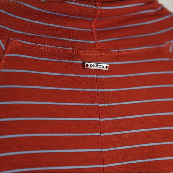 Prana Women's Sol Protect Gingerbread Stripe Turtleneck size Medium - Picture 9 of 13